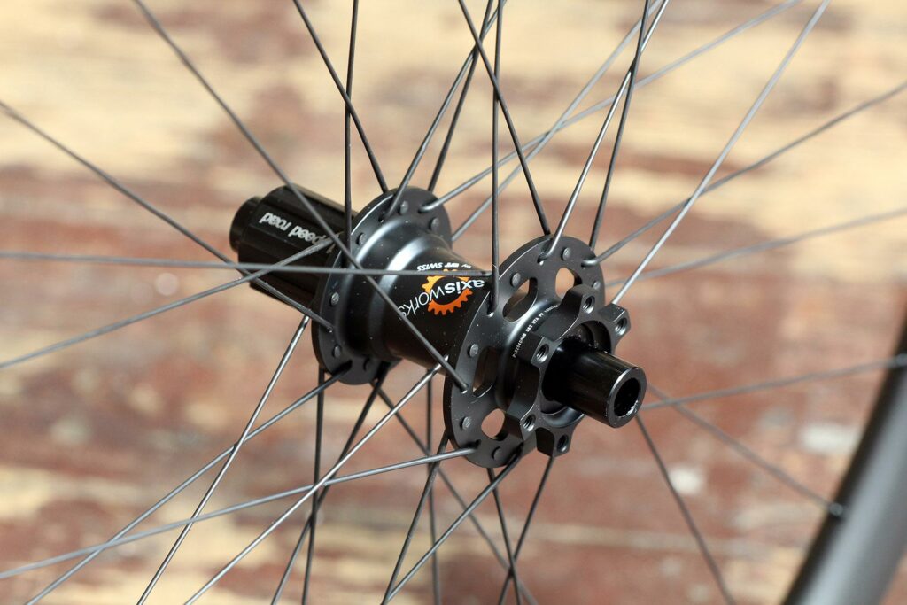 Praxis Works RC21 wheelset – rear hub 2.jpg