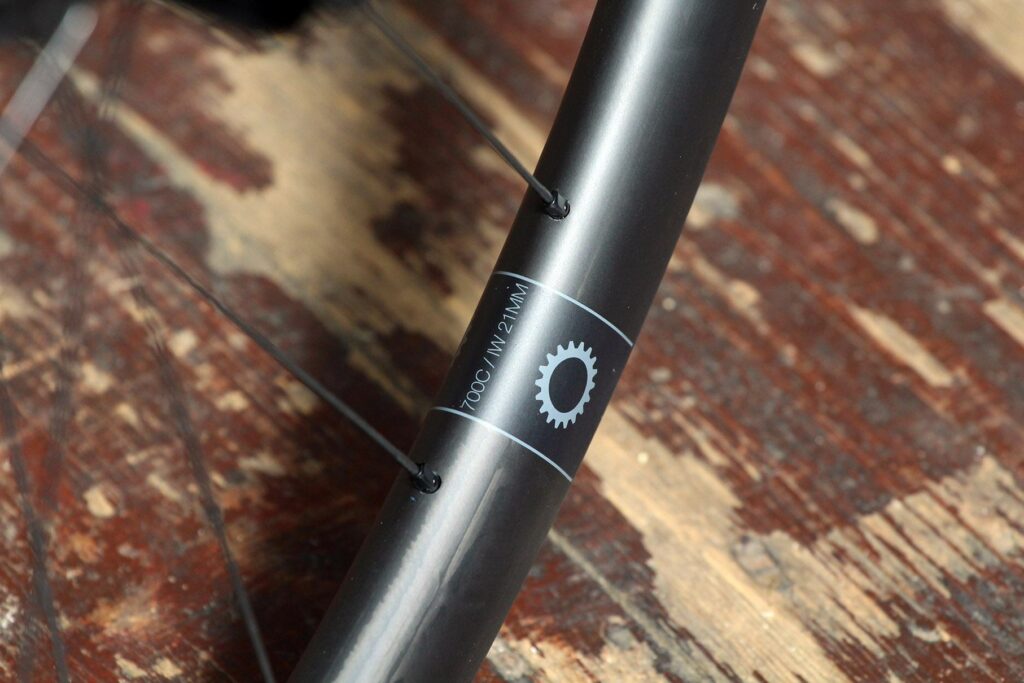 Praxis Works RC21 wheelset – rim detail 2.jpg