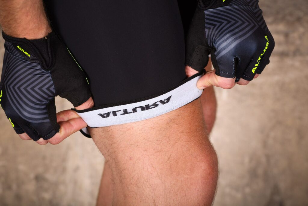 Altura Peloton II Pro Gel bib short – gripper.jpg
