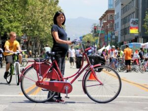 Pregnant cyclist (c) Richard Masoner – Flickr.jpg