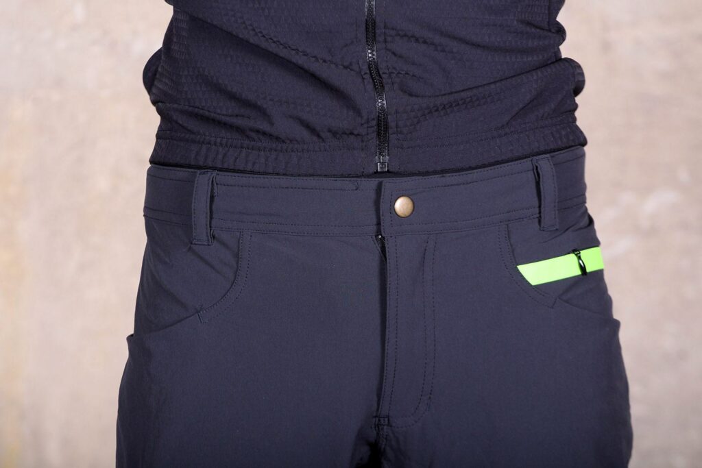 Sportful Giara Over Shorts – waist.jpg