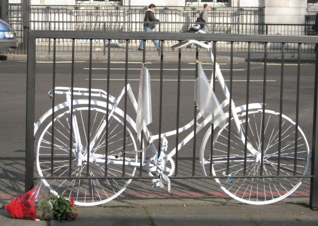 Ghost Bike (CC licensed image by marcus_jb1973:Flickr)