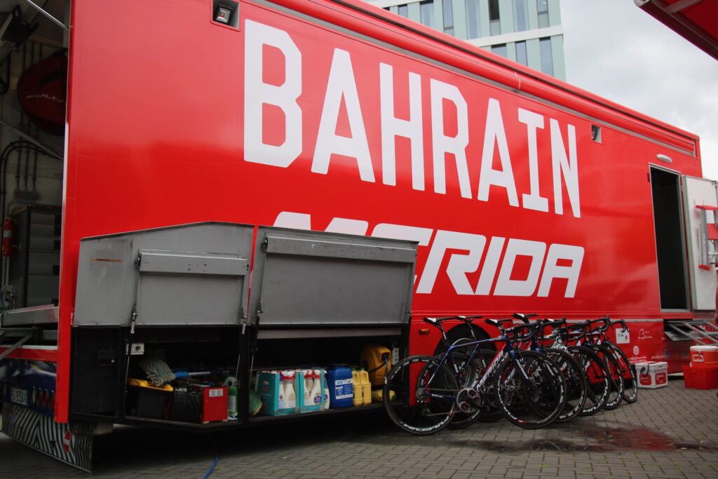 bahrain truck – 1.jpg