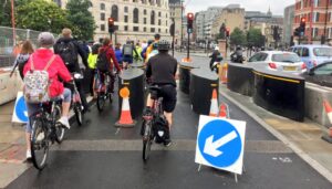 Blackfriars Bridge barriers (William Hulley via Twitter).jpg
