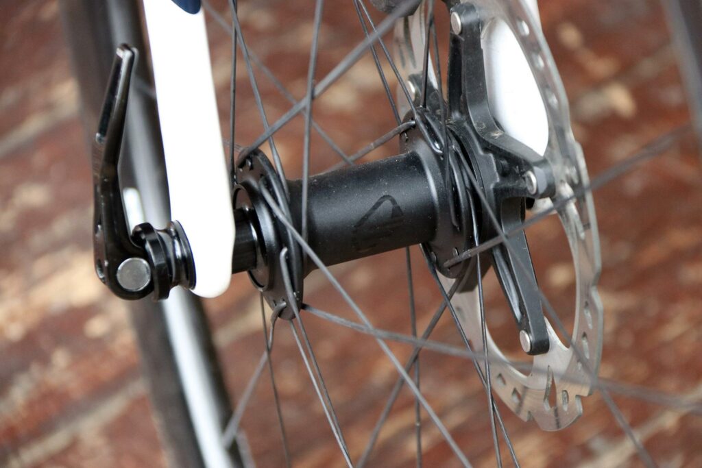 Cervelo S3 Disc – front hub.jpg