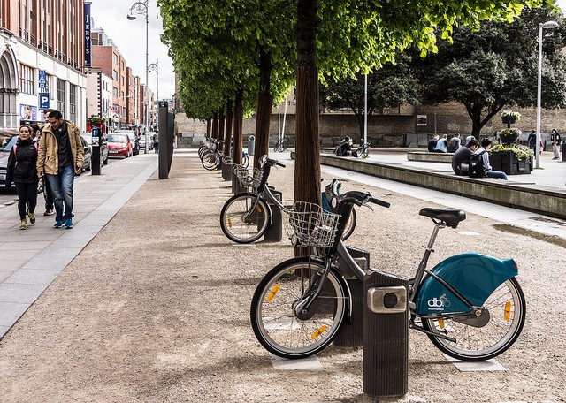 Dublin Bikes on Wolfe Tone St (licensed CC BY SA 2.0 on Flickr by William Murphy).jpg