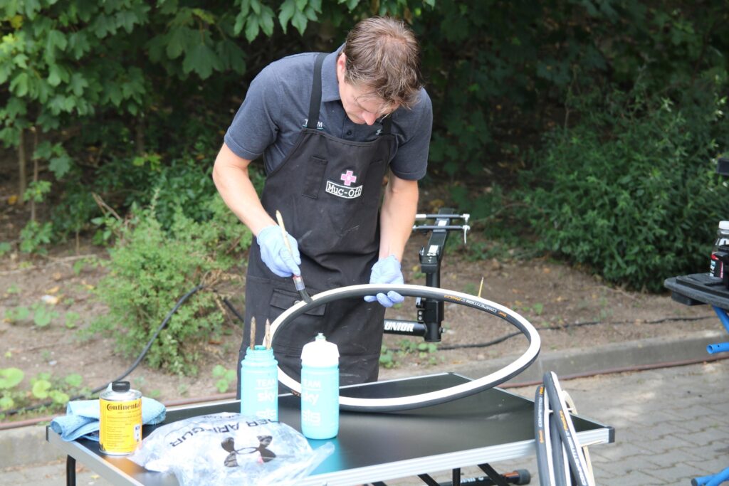 gluing tub – 1.jpg