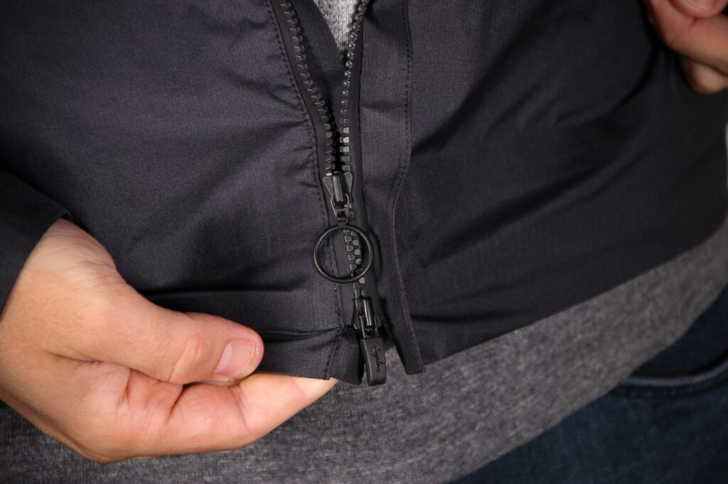 Rapha Packable Waterproof Jacket – zip.jpg