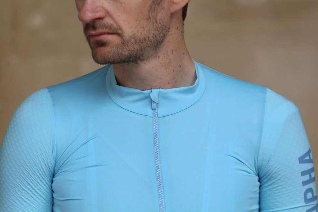 Rapha PRO TEAM AERO JERSEY – collar.jpg