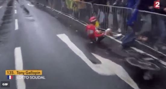 Tony Gallopin Tour de France Stage 1 crash video still.JPG