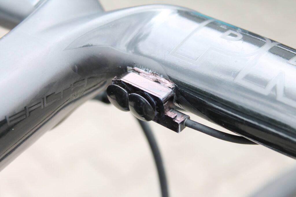 Tour Tech 2017 – Di2 satellite shifters Chris Froome – 1.jpg