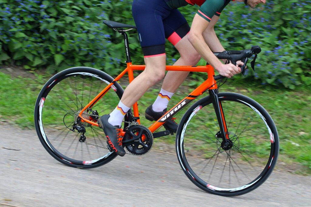 vitus-zenium-sl-disc-riding-3.jpg
