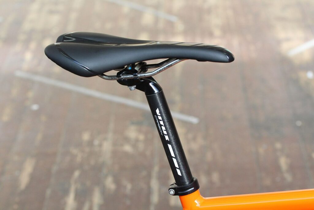 Vitus Zenium SL Disc – saddle and post.jpg