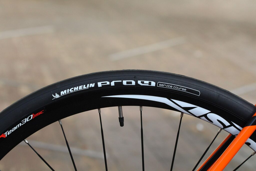 Vitus Zenium SL Disc – tyres.jpg