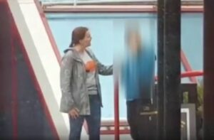 Vonnie Sandlan speaking to bike thief (via BBC).jpg