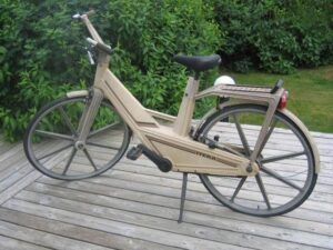 Itera plastic bicycle (Wikimedia Commons)