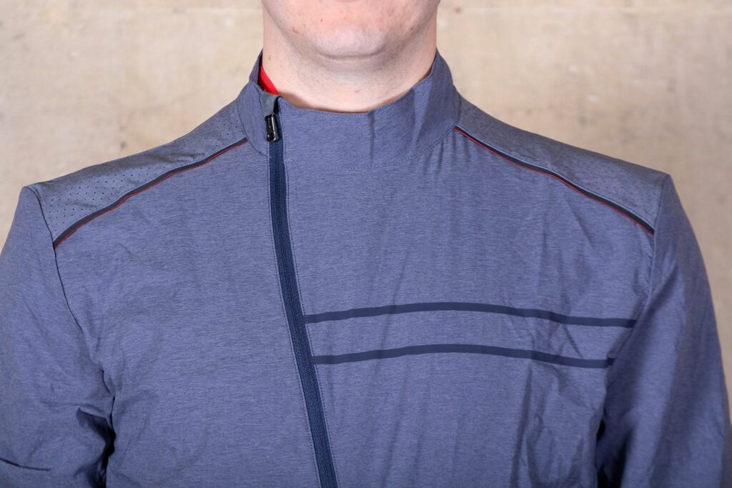 Ashmei Windjacket – shoulder.jpg