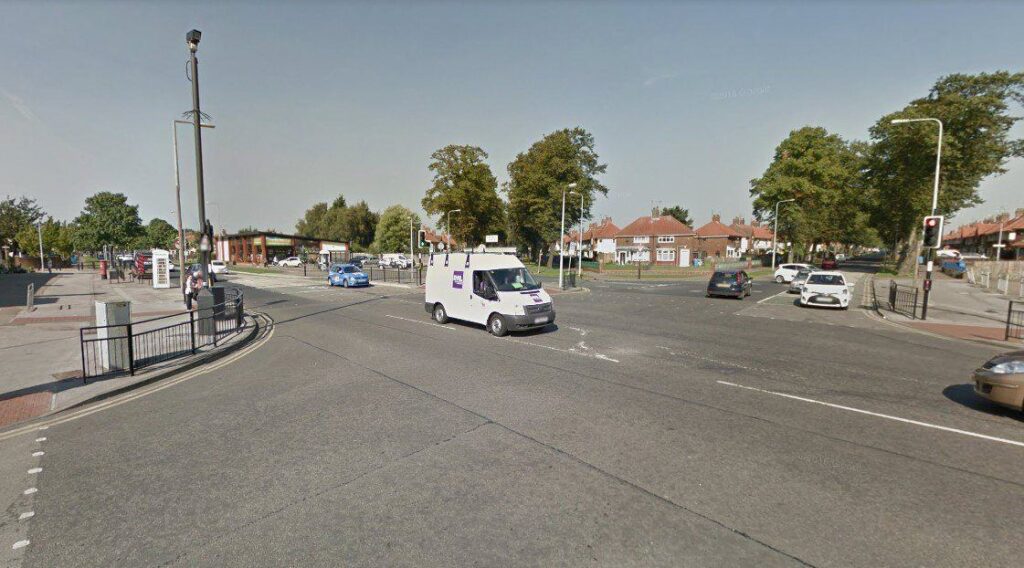 Greenwood Avenue at junction with Ellerburn Avenue, Hull (StreetView).jpg
