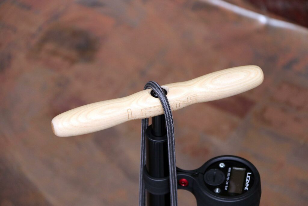 Lezyne Digital Pressure Over Drive – handle.jpg