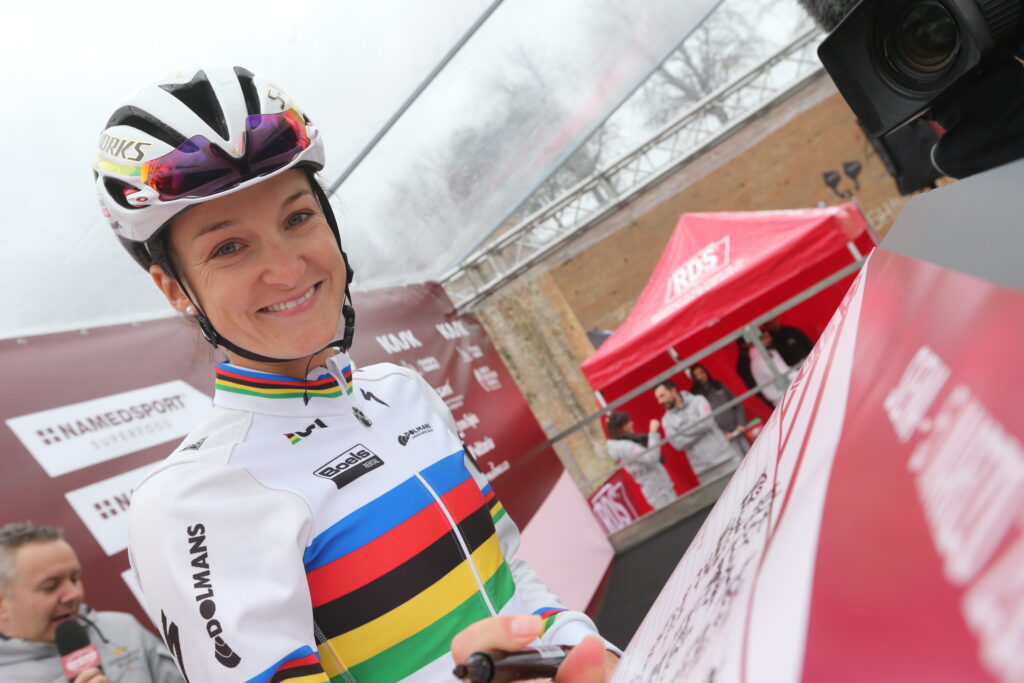Lizzie Armitstead ahead of Strade Bianche (ANSA, PERI – CARCONI).jpg