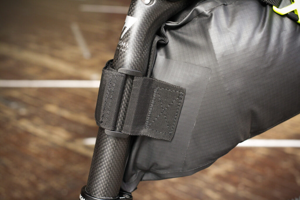 Altura Vortex Seatpack – strap.jpg