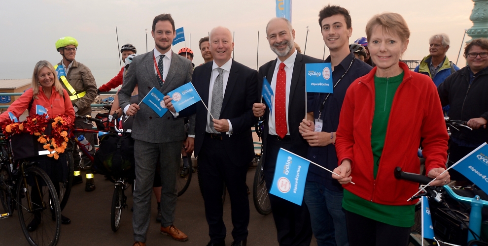 Andy McDonald (centre) at Space for Cycling rally, Labour Party Conference 2017