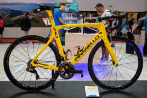 Chris Froome yellow Dogma F10-15.jpg