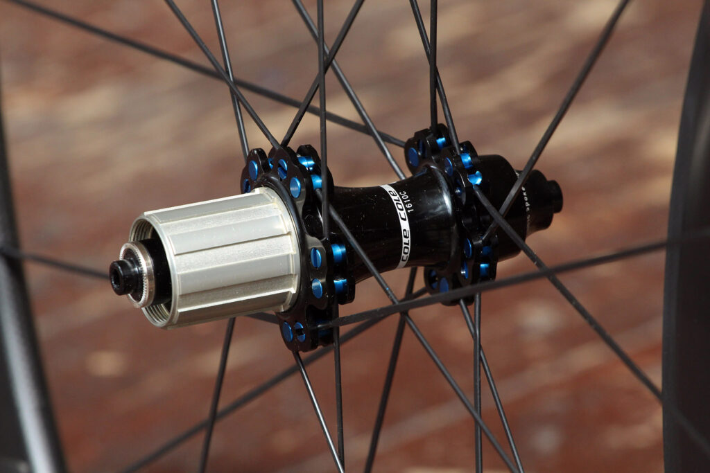 Cole C40 Lite Wheelset &ndash; rear hub 2.jpg