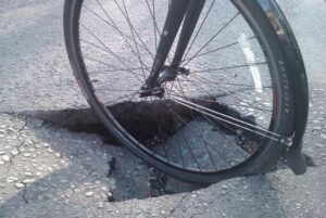 Huge pothole (CC BY SA 2.0 licensed image by Tom Chancen_Flickr).jpg