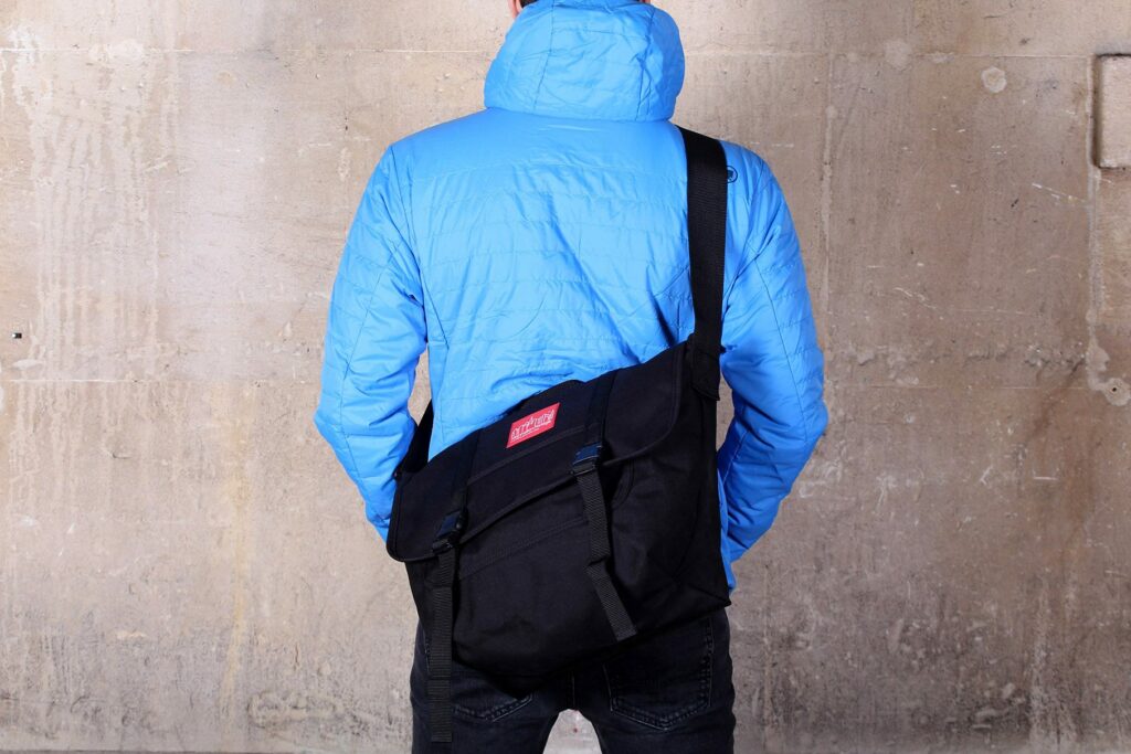 Manhattan Portage NY Messenger Bag (Medium) – back.jpg