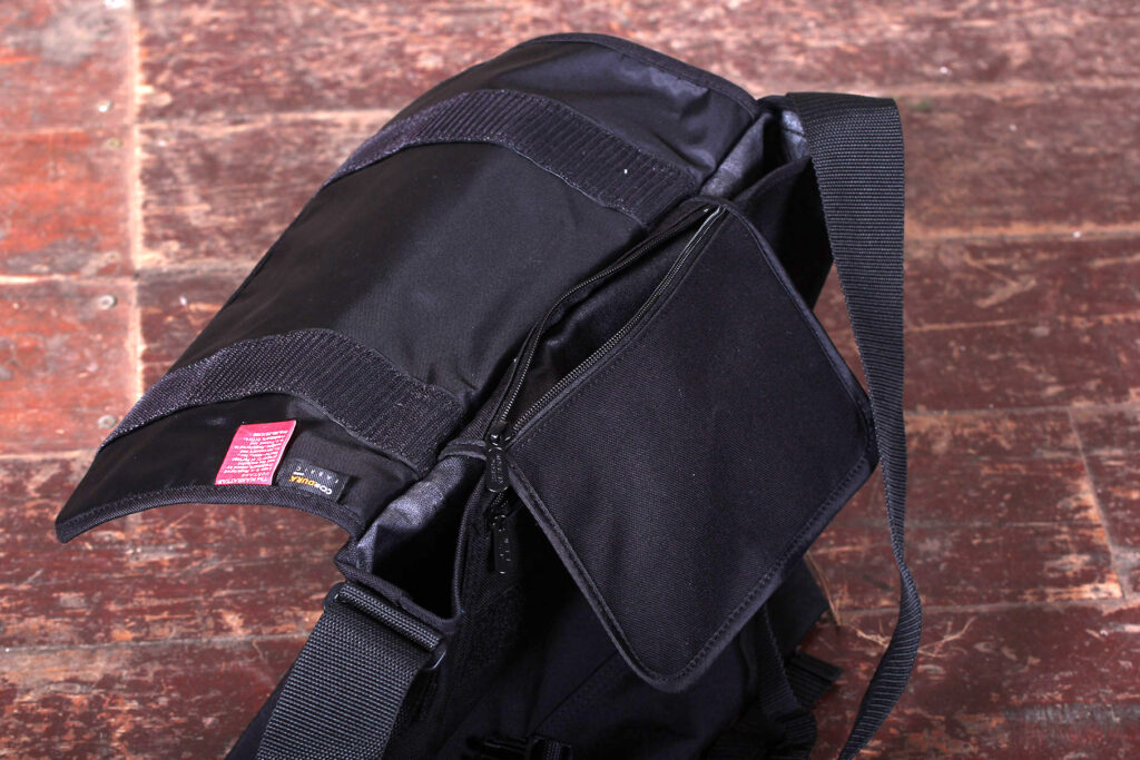 Manhattan Portage NY Messenger Bag (Medium) – inside pocket.jpg