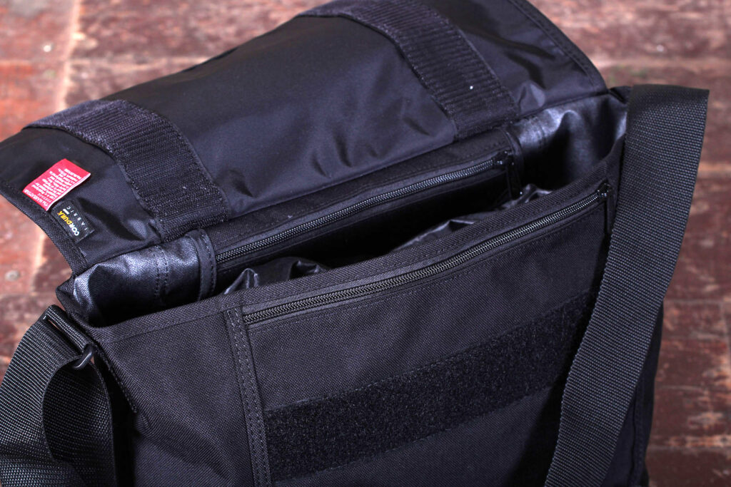 Manhattan Portage NY Messenger Bag (Medium) – opening.jpg