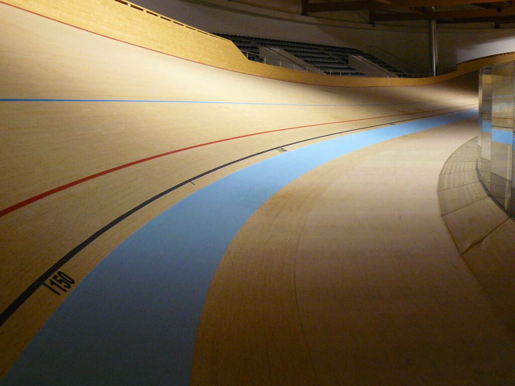 Velodrome interior (CC BY-NC-ND 2.0 by Hugo Cardoso:Flickr)
