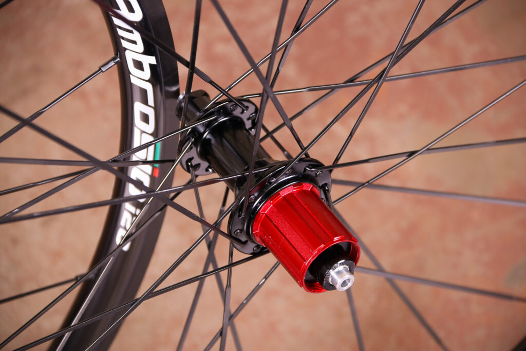 Ambrosio i20 wheelset – rear hub.jpg