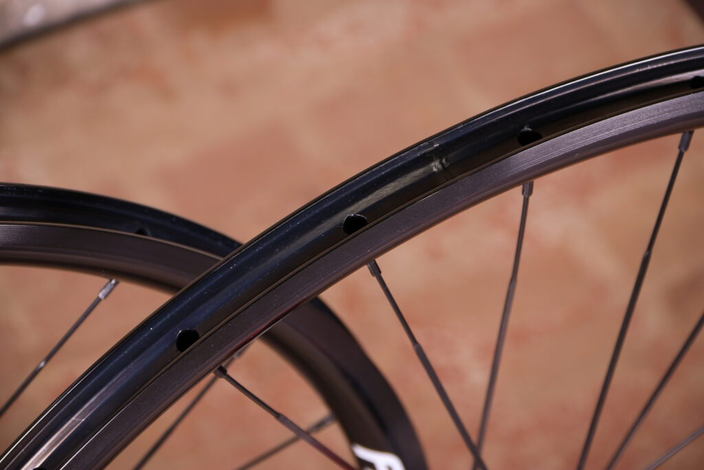 Ambrosio i20 wheelset – rim bed.jpg