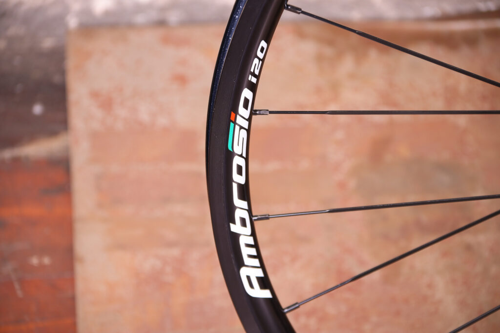 Ambrosio i20 wheelset – rim decal.jpg