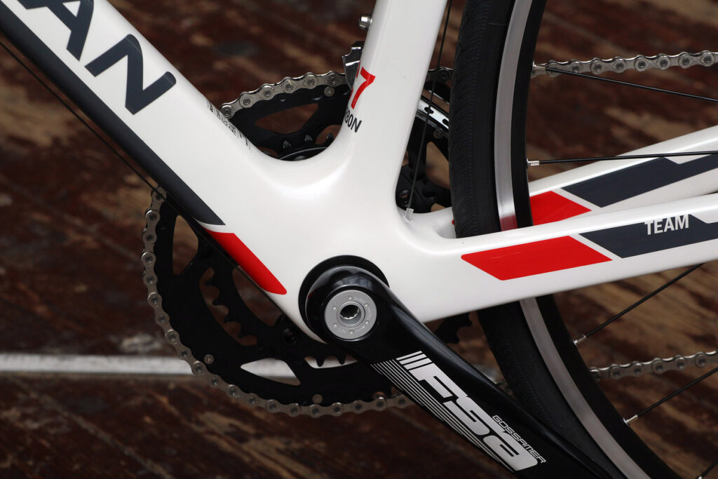 Boardman Road Team Carbon – bottom bracket.jpg