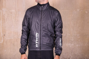 Btwin 900 Ultralight Showerproof Cycling Jacket Grey.jpg
