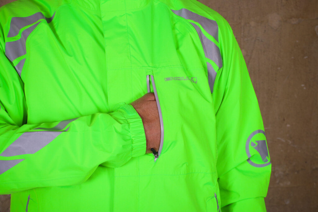 Endura Luminite DL Jacket – pocket 2.jpg