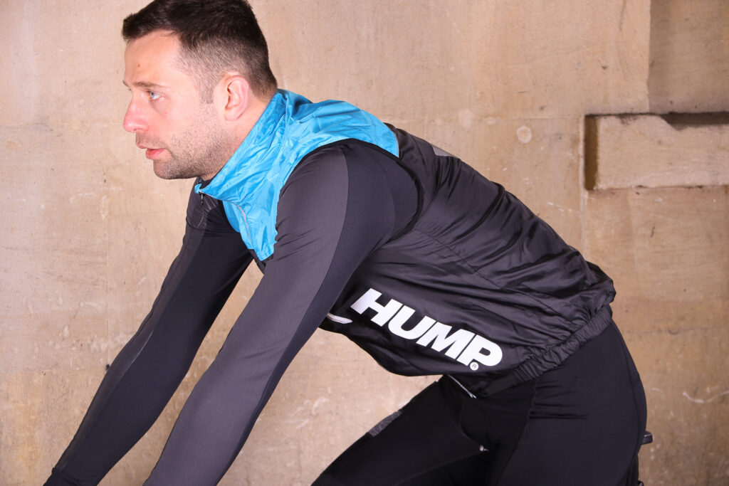 Hump Flare mens gilet – riding.jpg