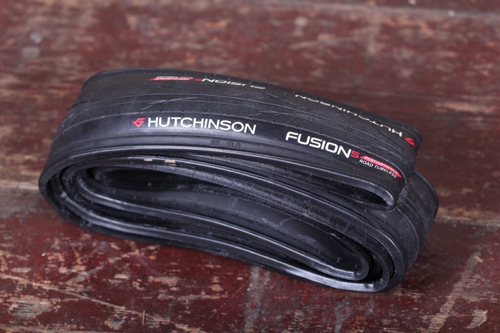 Hutchinson Fusion 5 Tubeless Performance Road Tyre.jpg