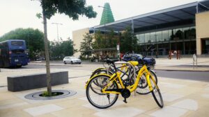 Ofo bikes outside Said Business School in Oxford (Simon MacMichael).jpg