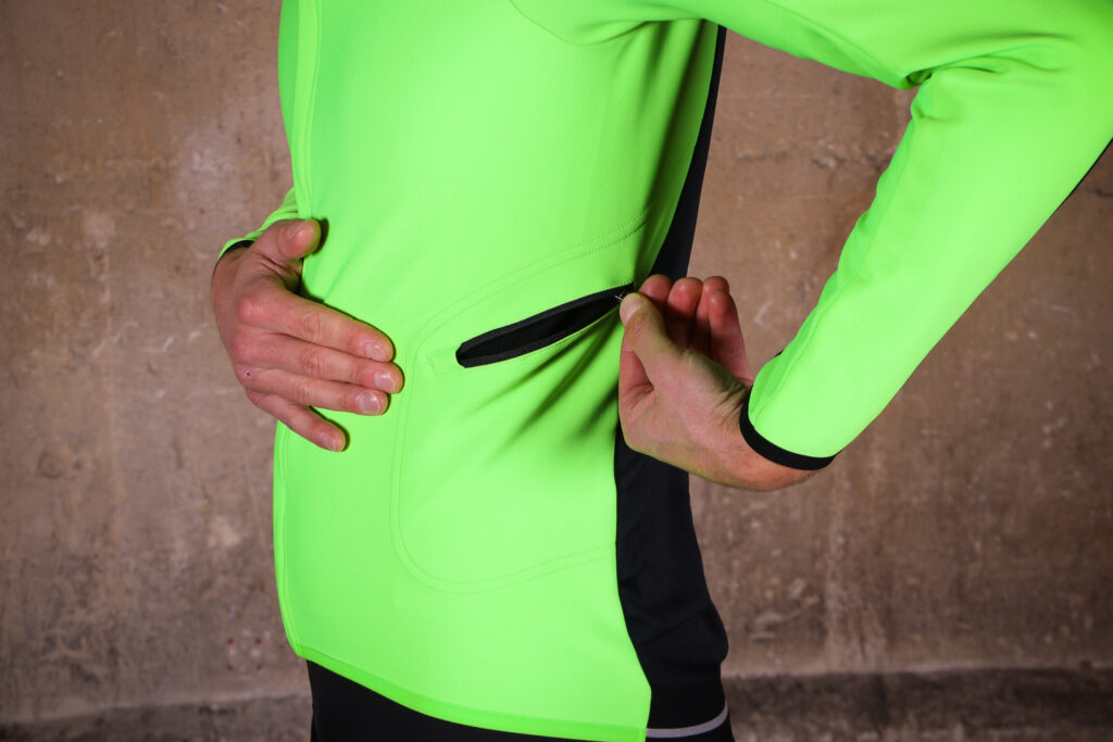 Sportful Fiandre Light Wind Jacket – side pocket.jpg