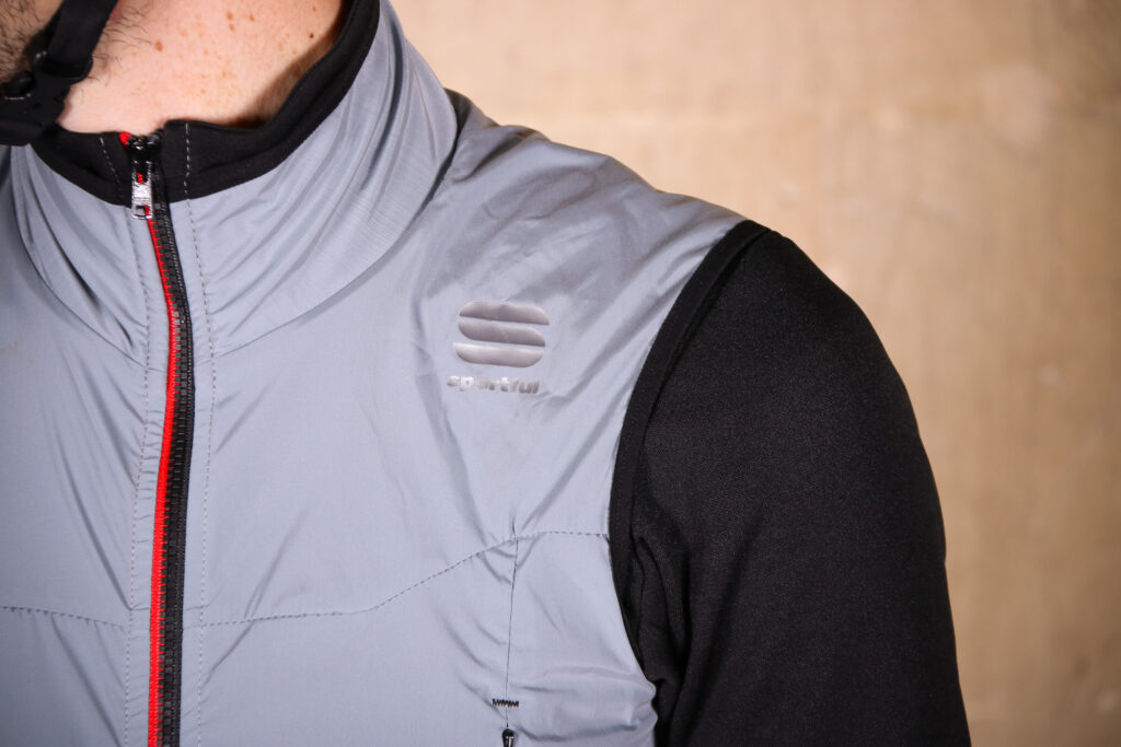 Sportful R&D Strato Top – shoulder.jpg