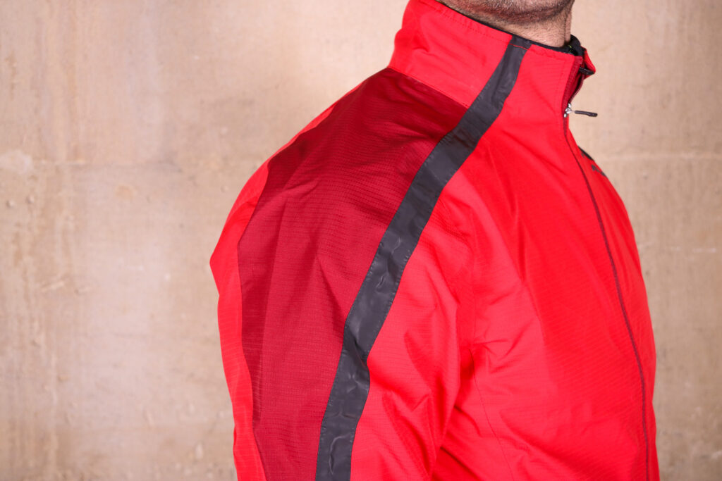 Altura Nightvision Waterproof Jacket Team Red – shoulder.jpg