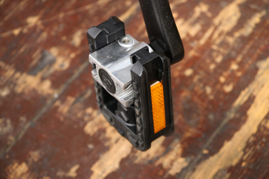 Dahon Qix D8 – pedal fodled.jpg