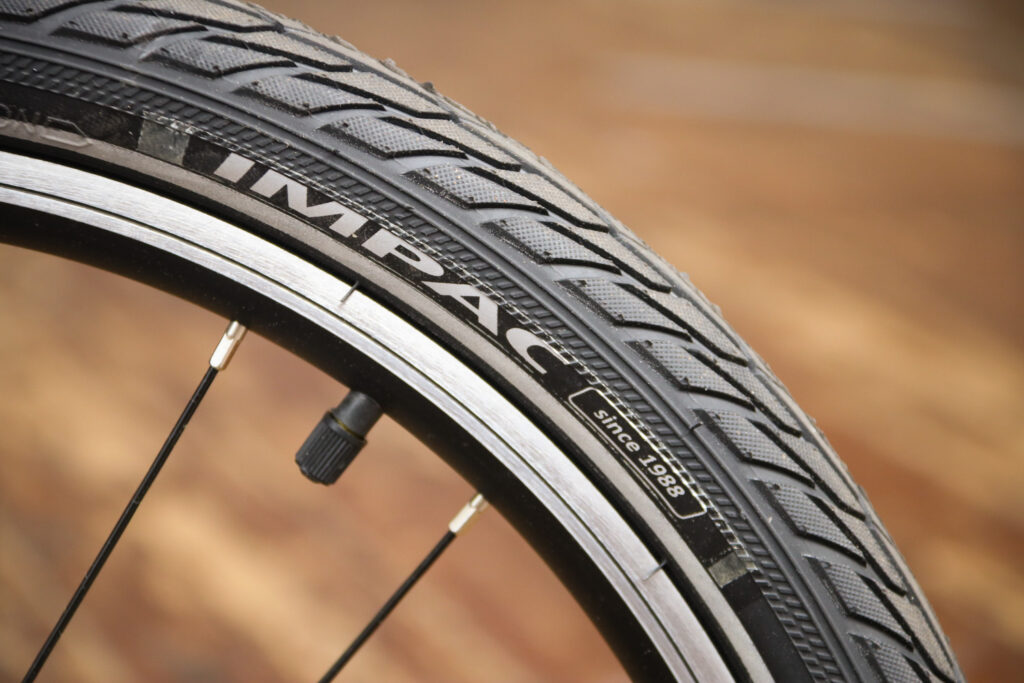 Dahon Qix D8 – tyre.jpg