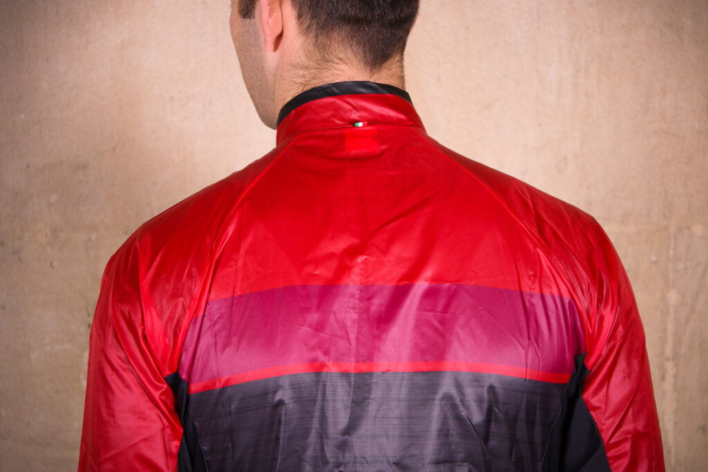 Santini Skin Windbreaker – shoulders.jpg