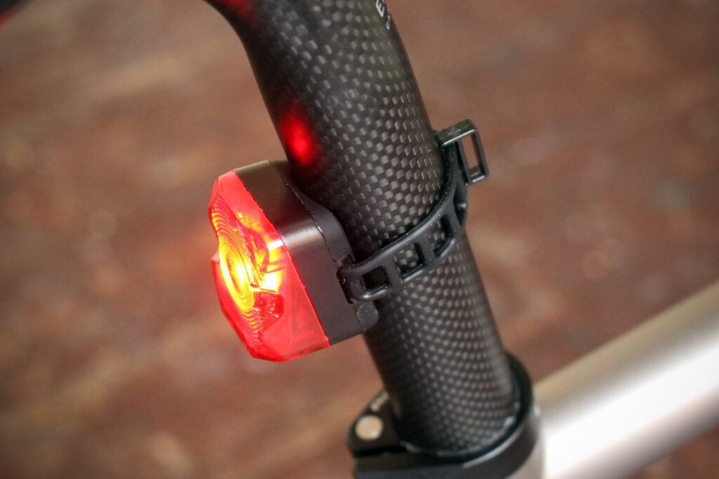 Sigma Nugget Flash Rear Light – side.jpg