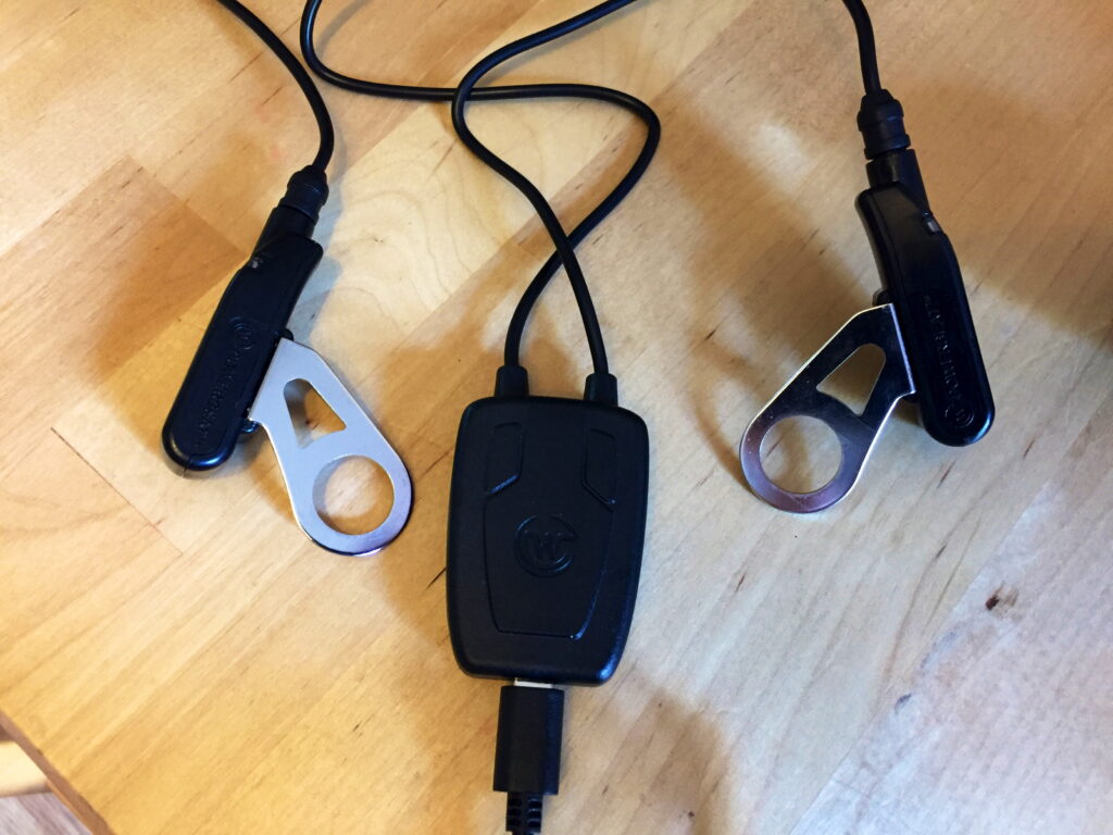 Watteam PowerBeat 4 – the charger attached to the comp units.JPG